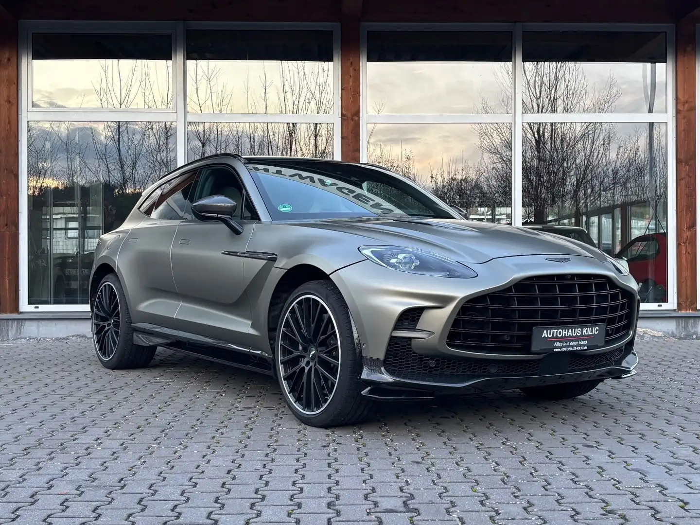 Aston Martin DBX 4.0 V8 DBX707 Matt Carbon 23" 328T€ Gris - 1