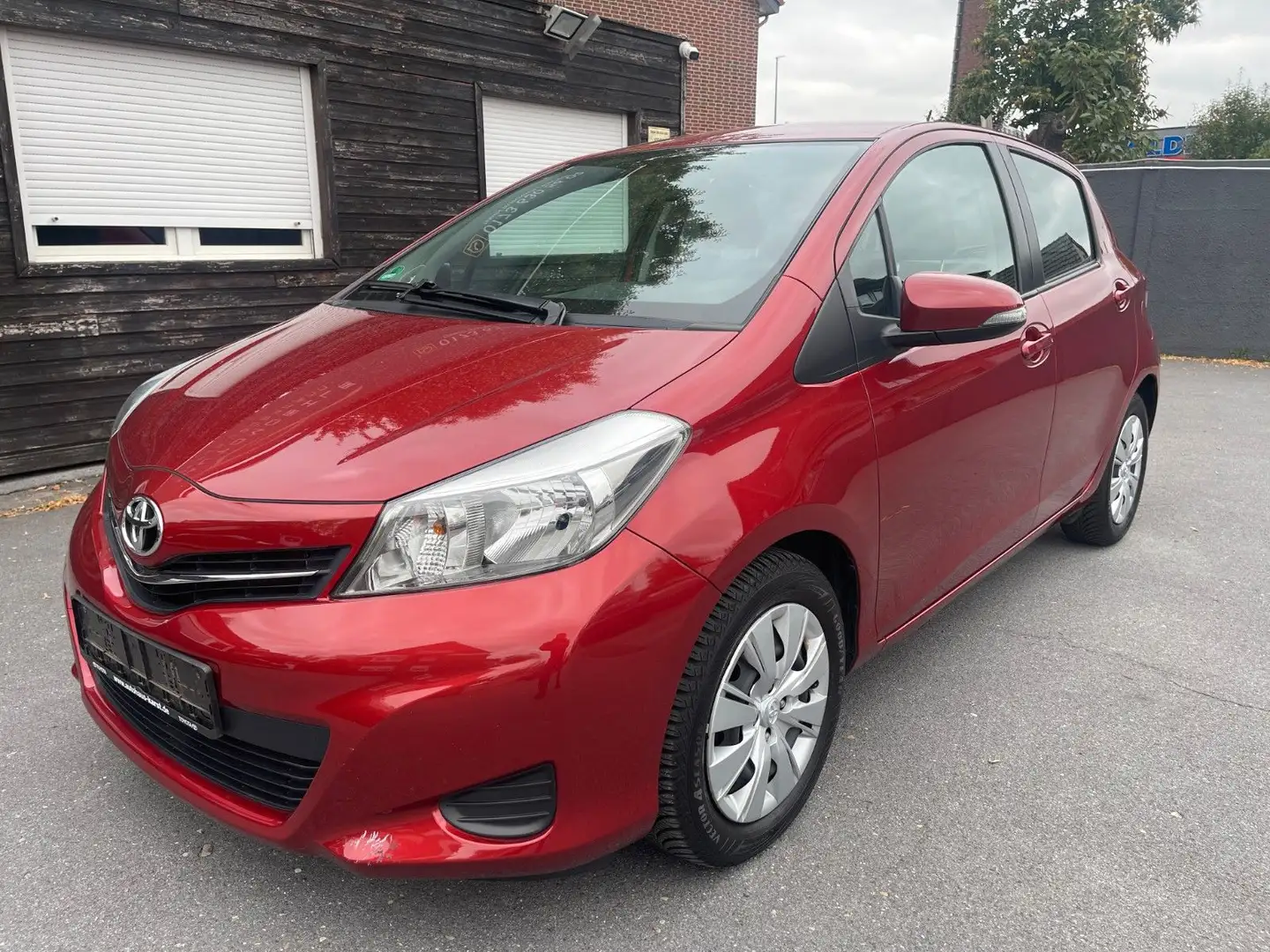 Toyota Yaris 1.3 Life 62TKM*1HD*KLIMA*RFK*AWR*TOUCH*BT* Rot - 1