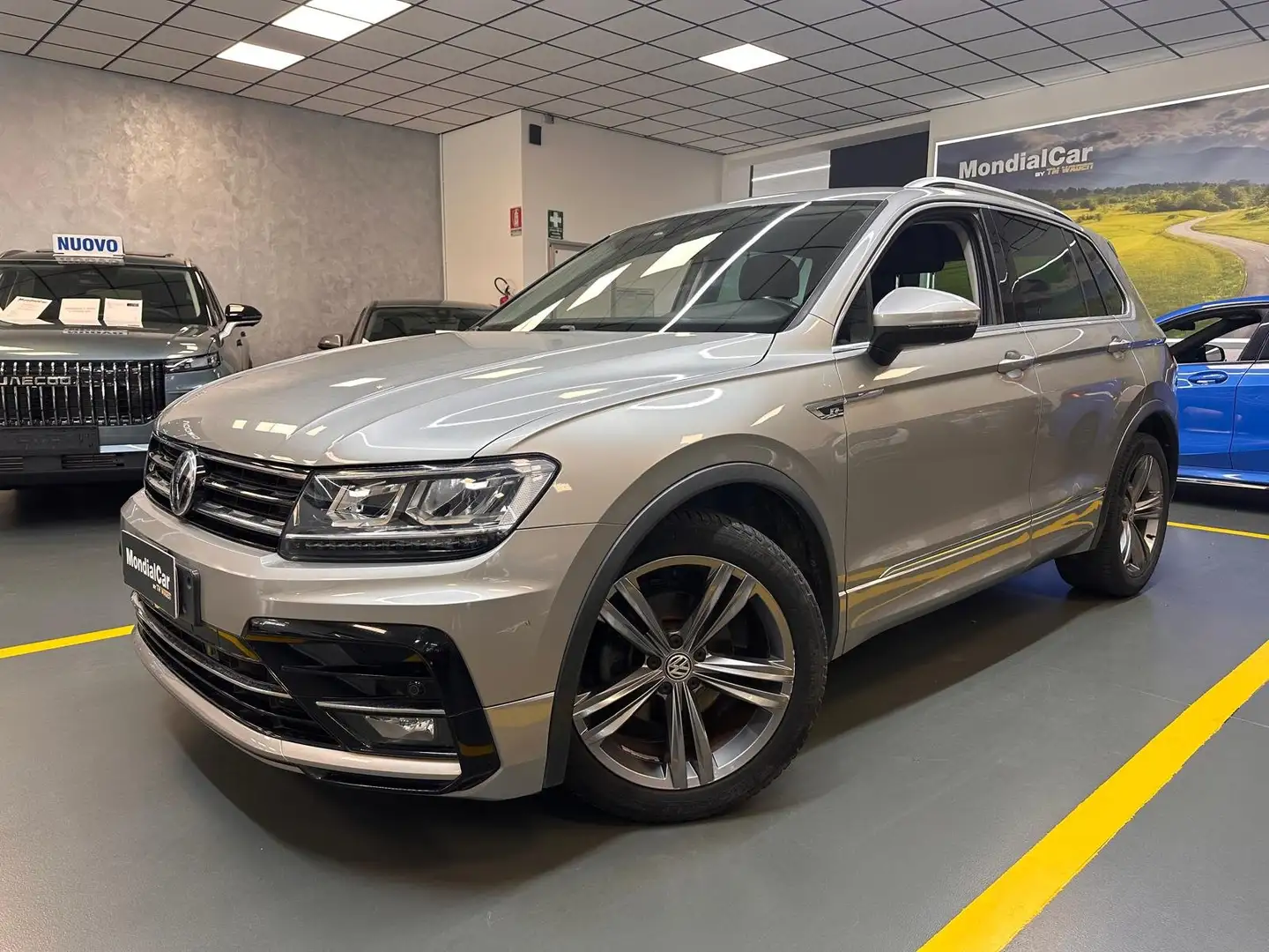 Volkswagen Tiguan 1.6 tdi R-Line Sport 115cv * NEOPATENTATI * Grigio - 1