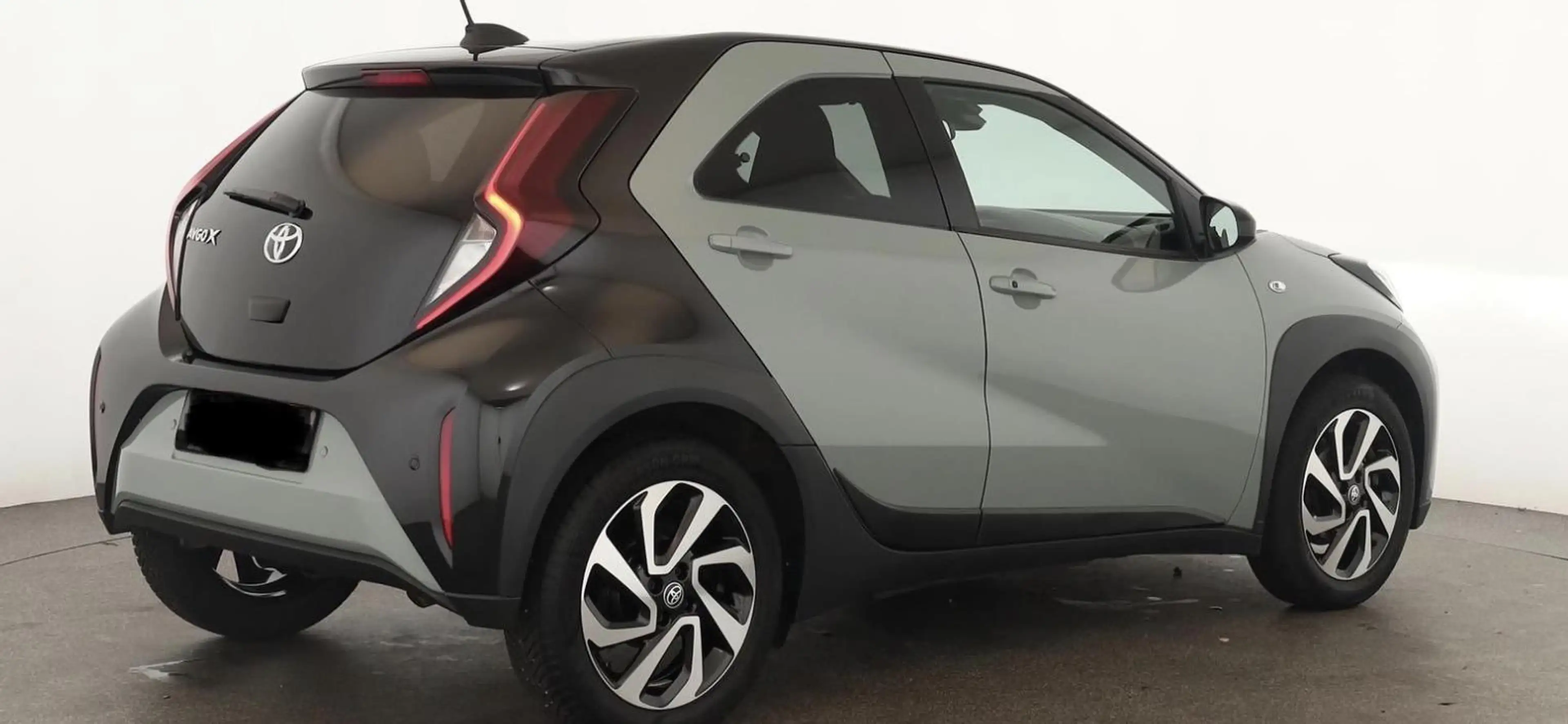 Toyota Aygo X 1.0 VVT-i S-CVT PLAY AUTOMAAT — photo 2