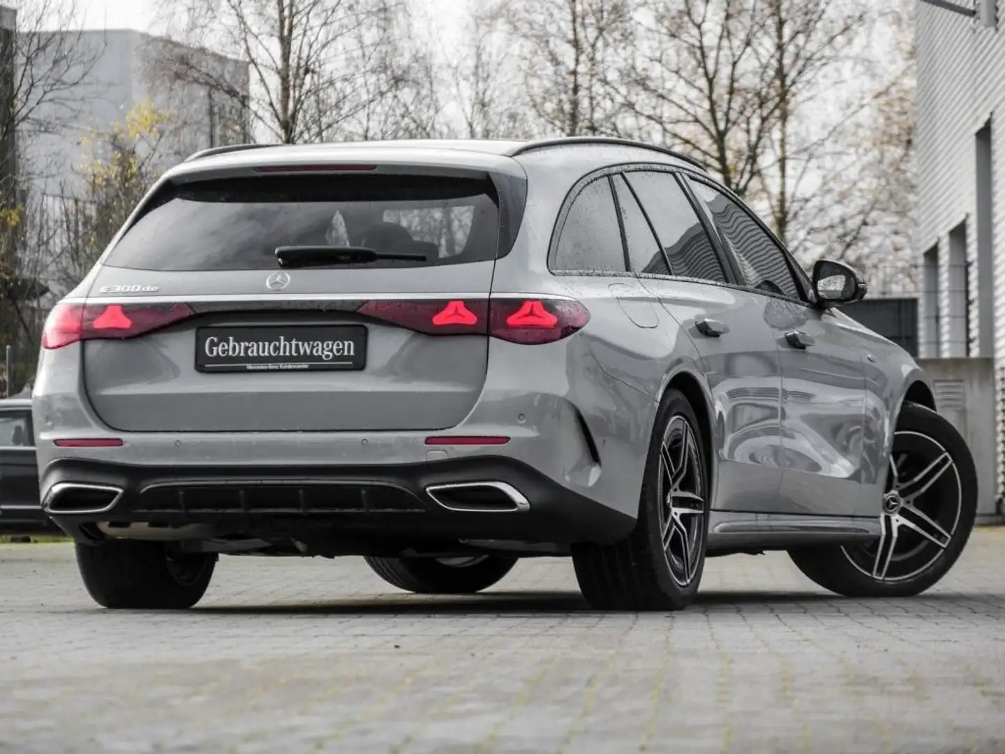 Mercedes-Benz E 300 de T AMG-Sport/LED/360/Pano/AHK/Distr/Totw Grau - 2