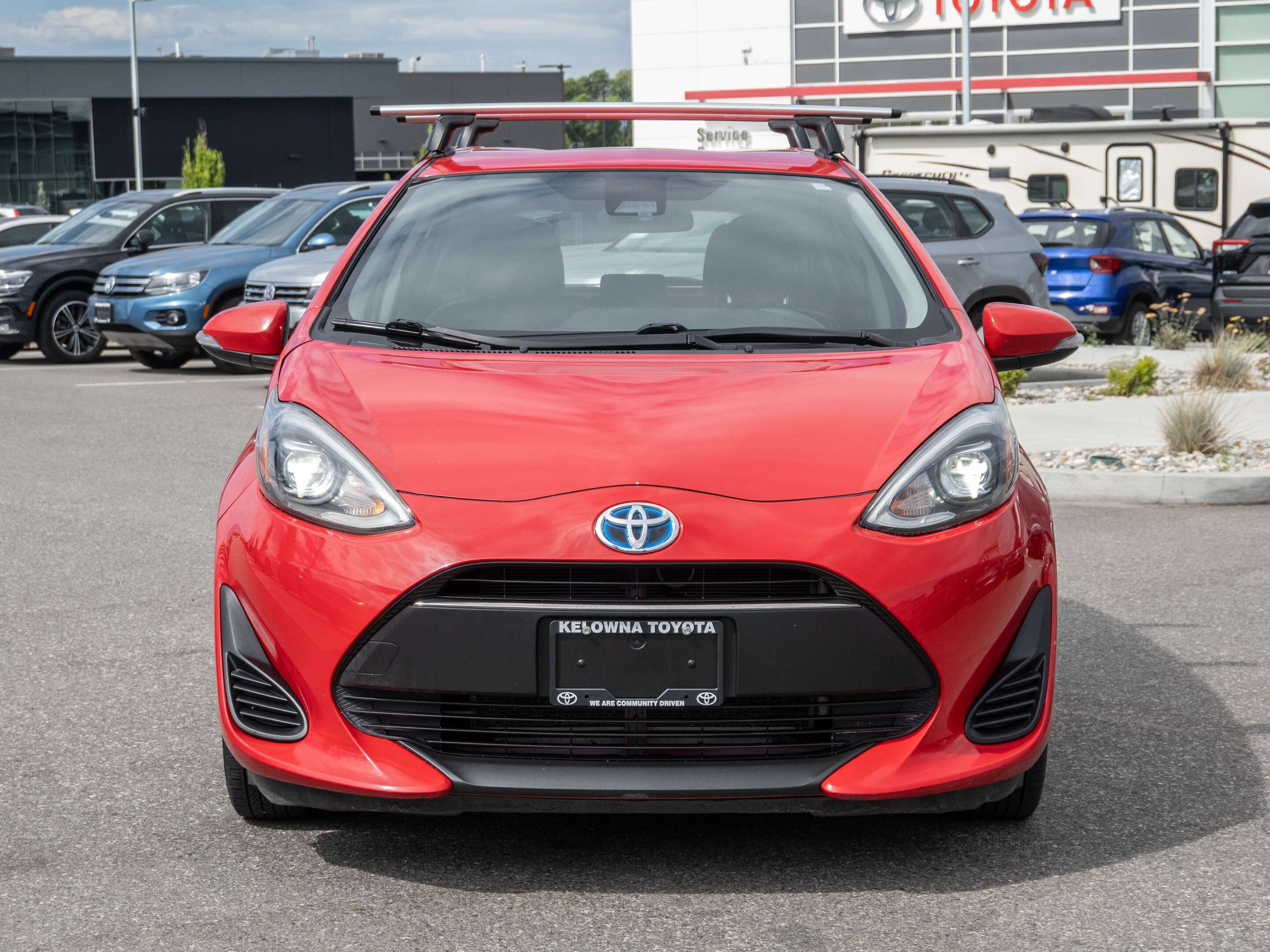 2019 Toyota Prius c Upgrade | ROOF RACKS | B/U CAMERA — снимка 1