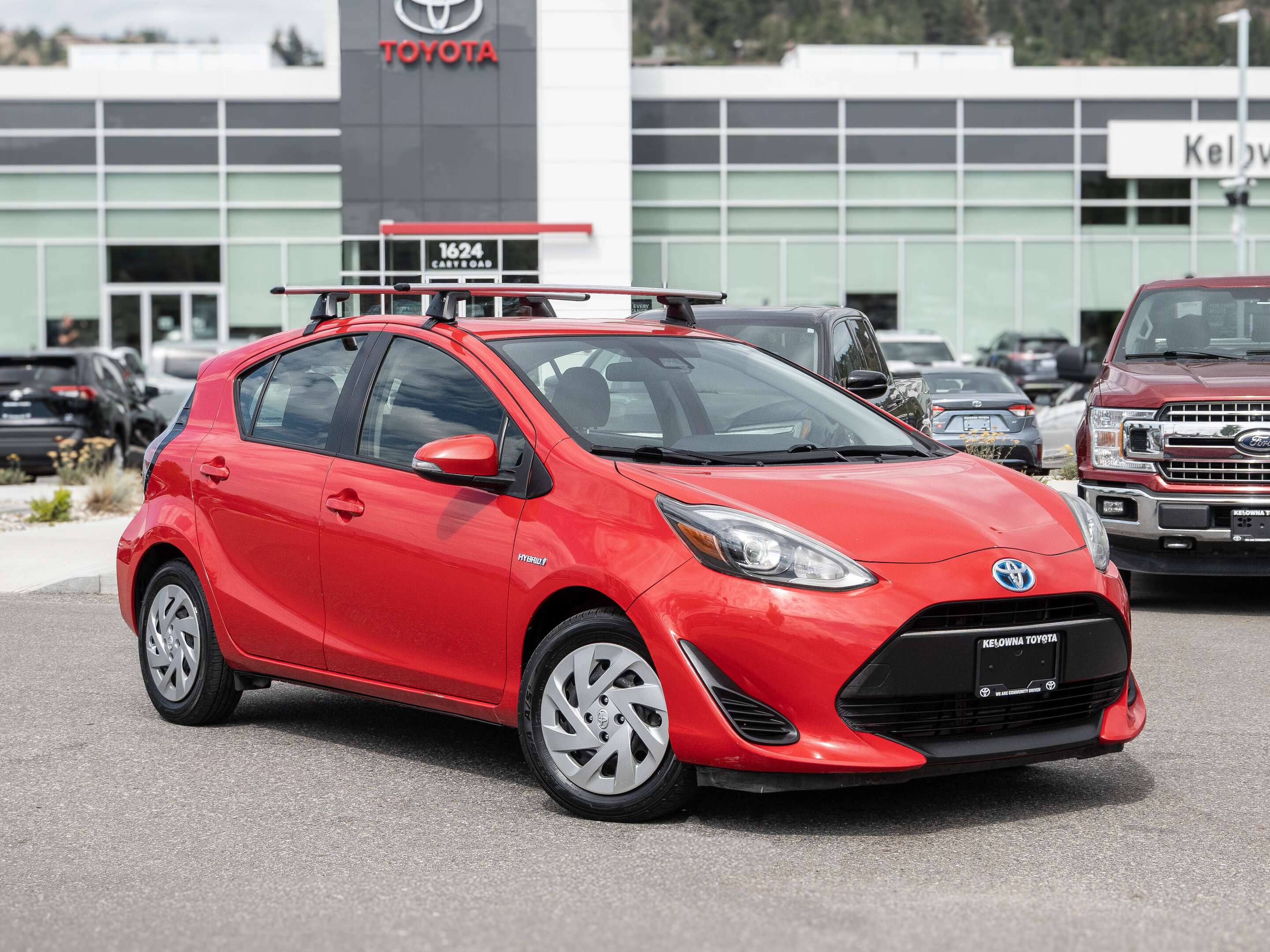 2019 Toyota Prius c Upgrade | ROOF RACKS | B/U CAMERA — снимка 1