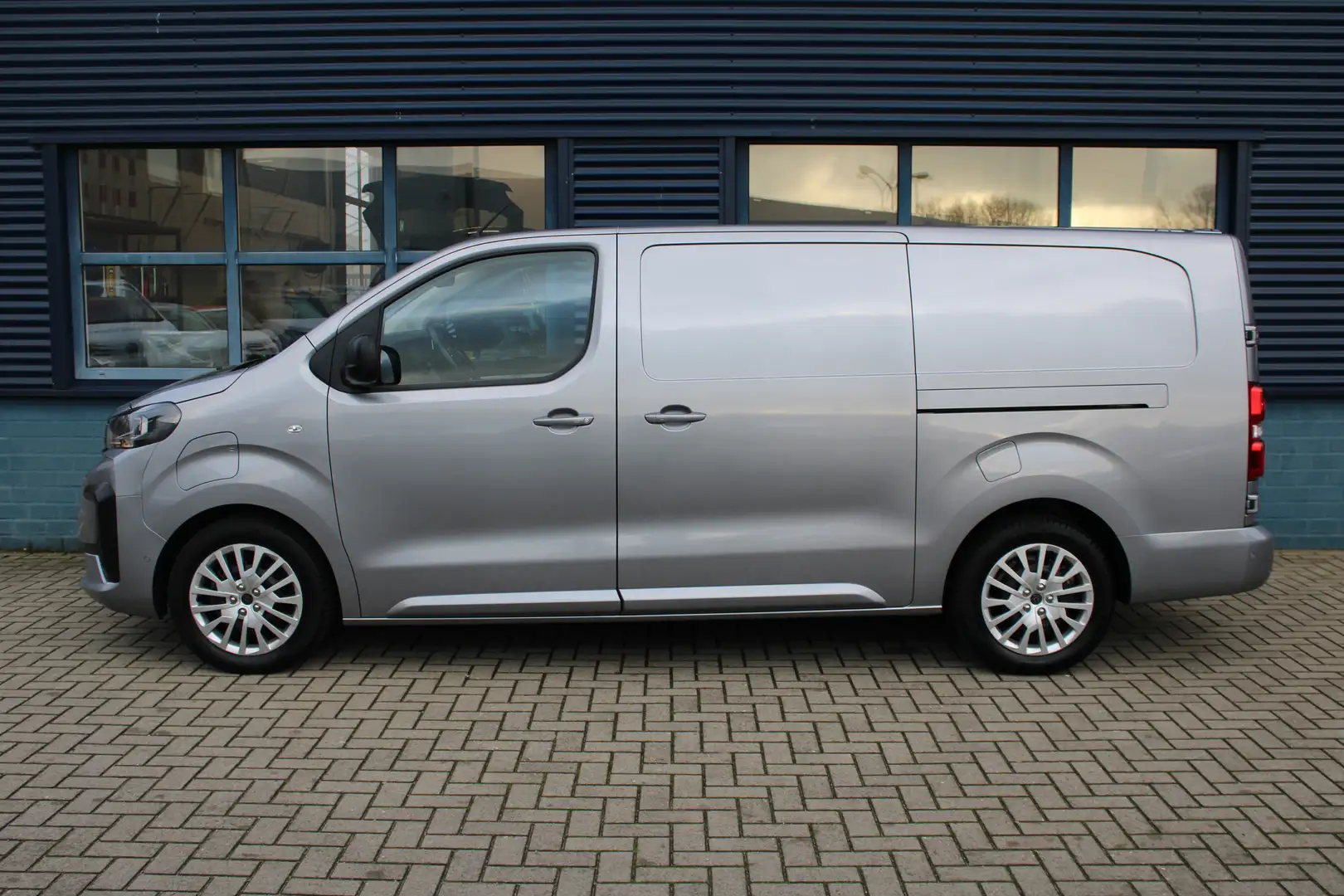 Peugeot e-Expert L3 75 kWh 2X SCHUIFDEUR | NAVI | CAMERA + DIGITALE Gris - 2