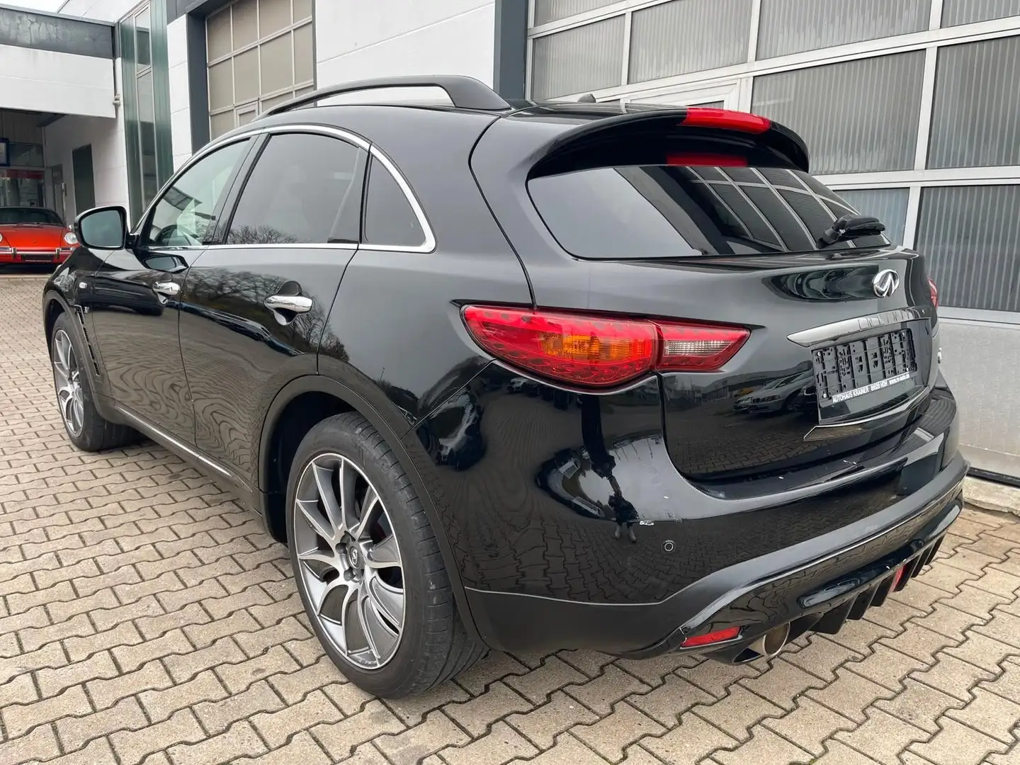 Infiniti QX70 3.7 S/AUT/NAVI/SHZ/SLT/ESD/360KAMERA Schwarz - 2