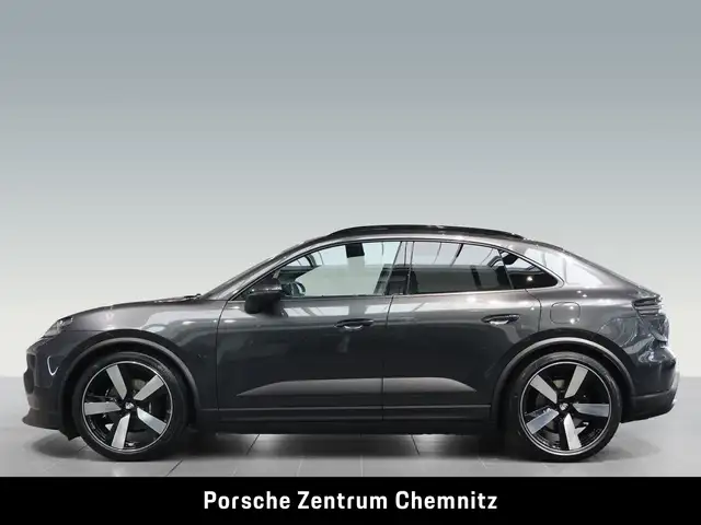 Porsche Macan view 2