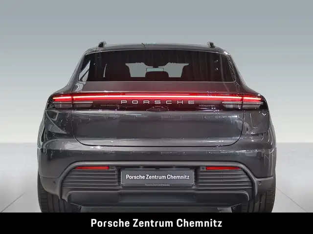 Porsche Macan view 5