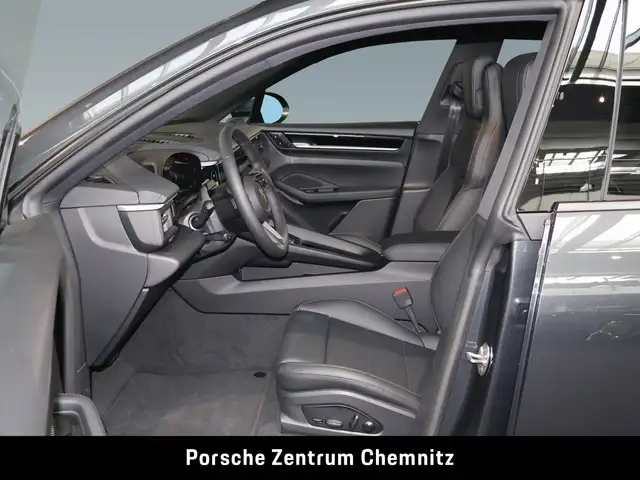 Porsche Macan view 12