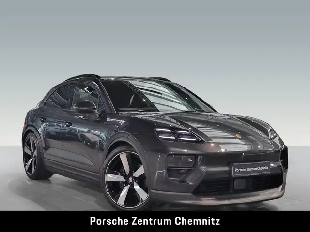 Porsche Macan view 9