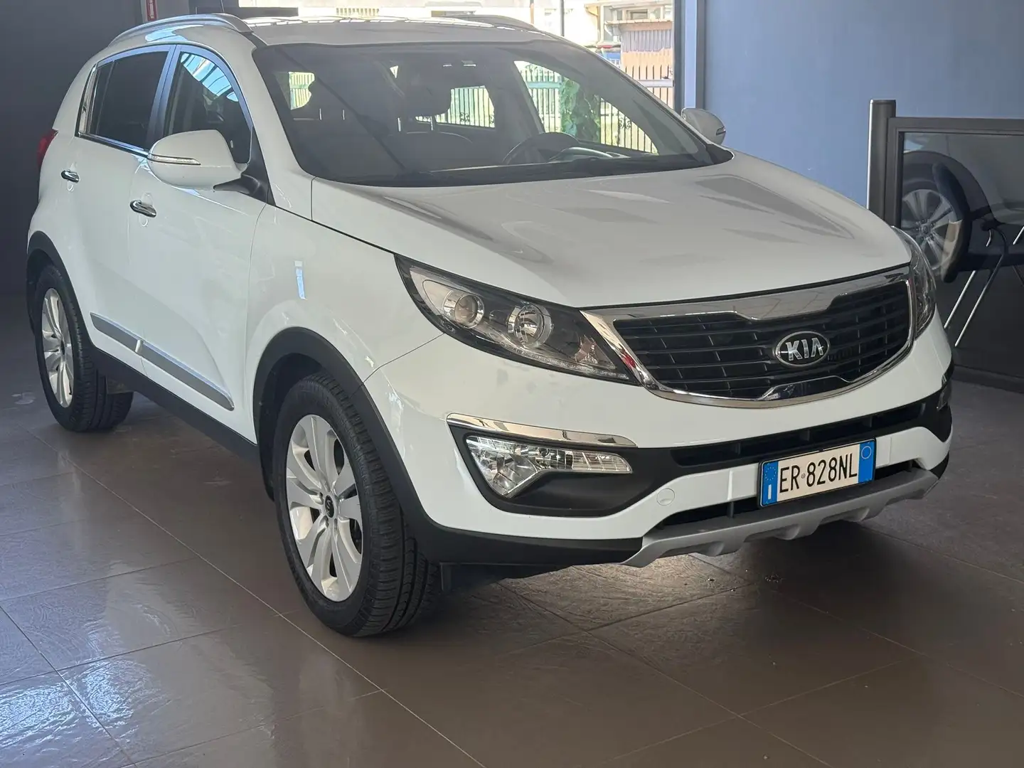 Kia Sportage Sportage III 2010 2.0 crdi R Awd 184cv auto Білий - 1