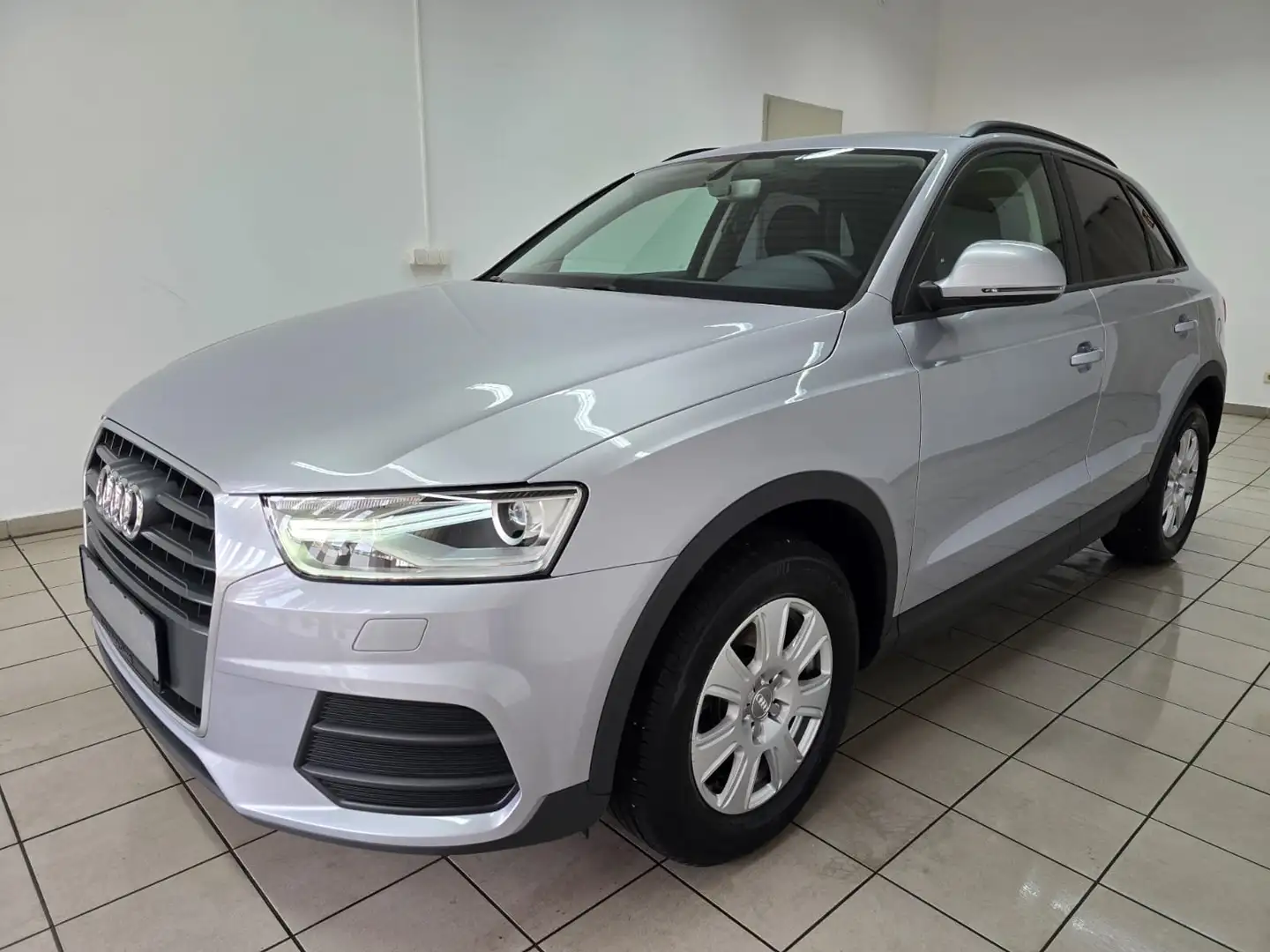 Audi Q3 1.4 TFSI Automatik Xenon PDC 23000km! Grijs - 1