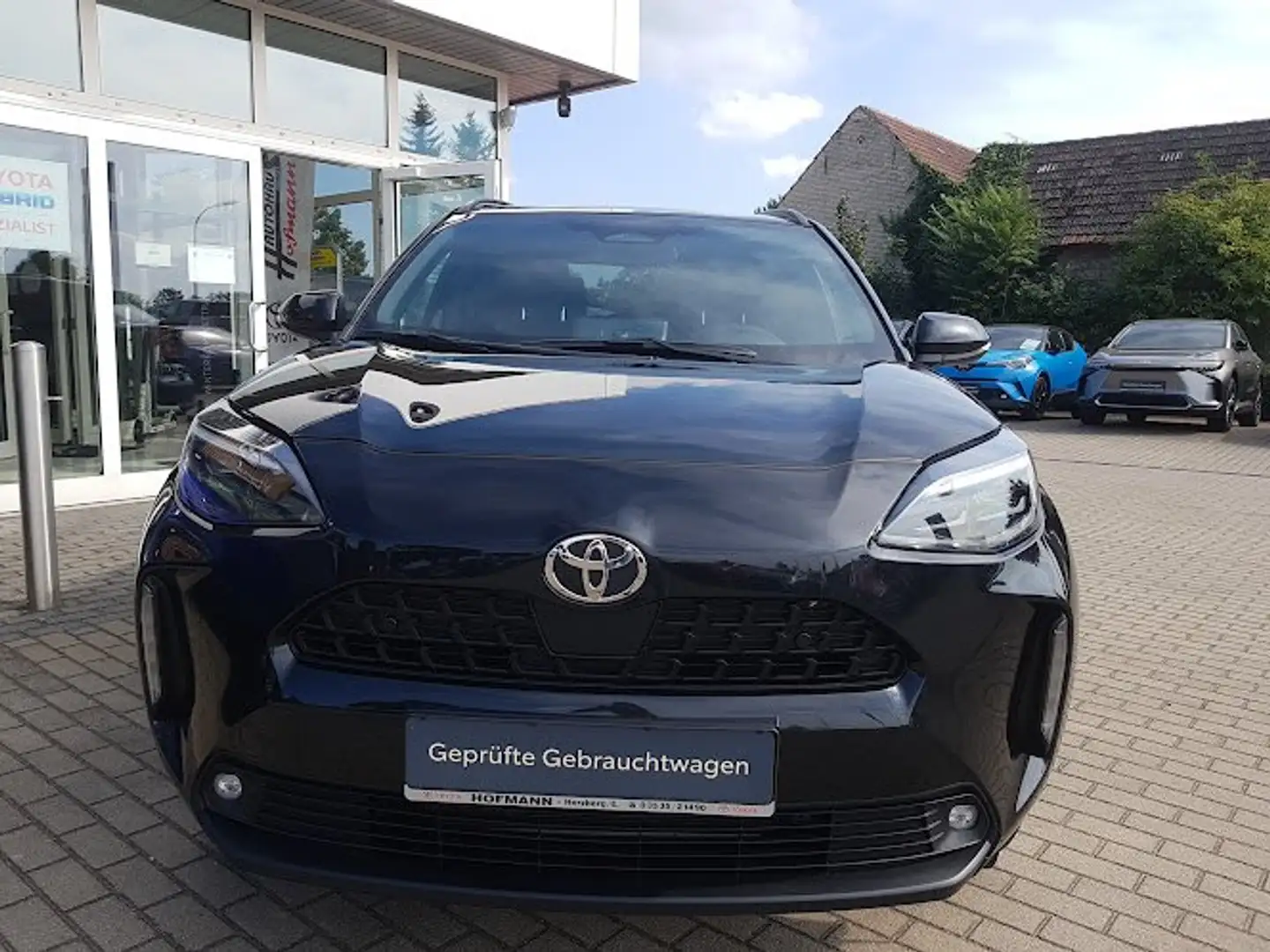 Toyota Yaris Cross 1,5-Hybrid 4x2 *Team D* Safety+Winter+AHZV+WKR Schwarz - 2