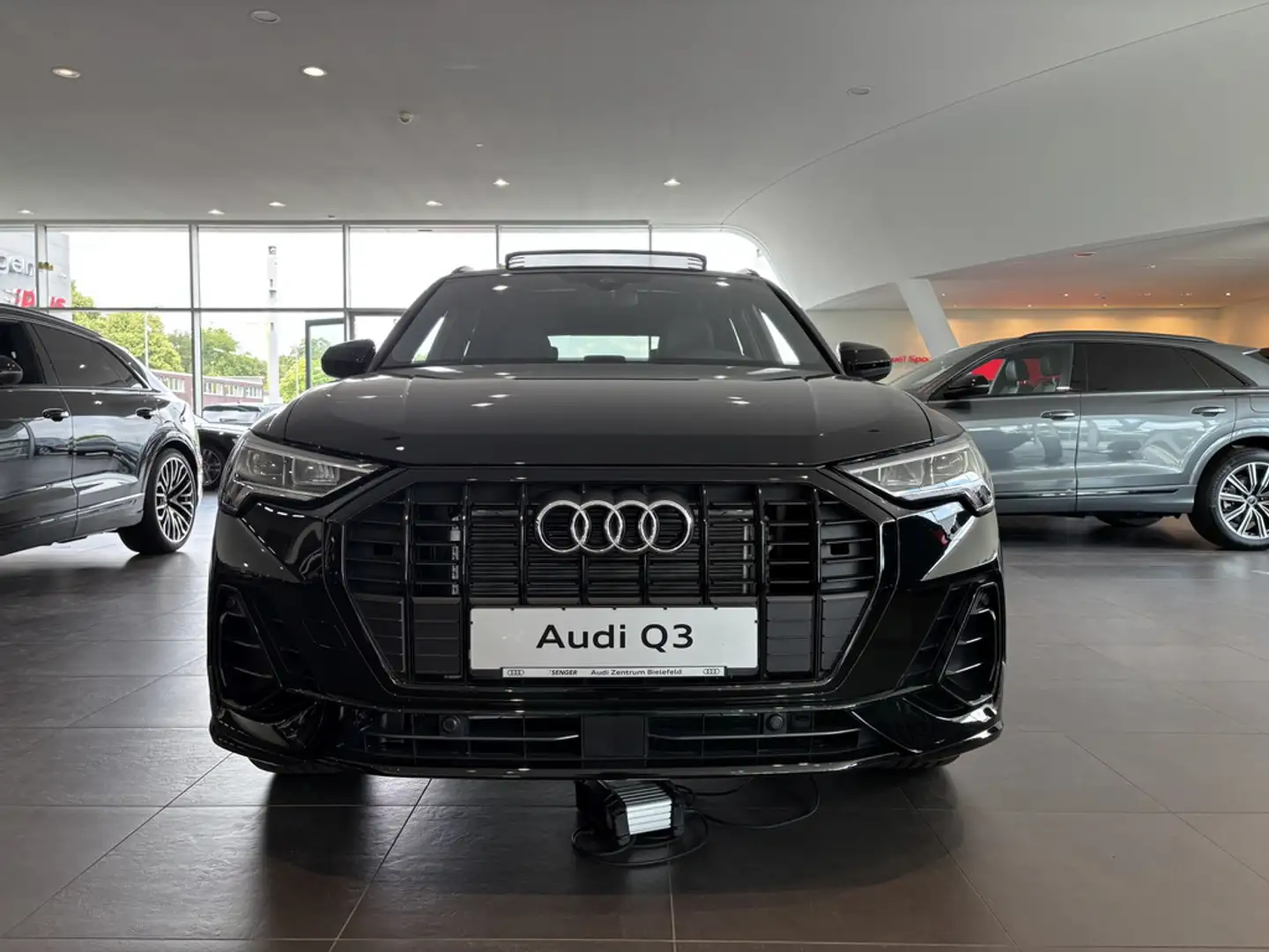 Audi Q3 S line 35 TDI Optik-Paket Sitzheizung Navi Schwarz - 2