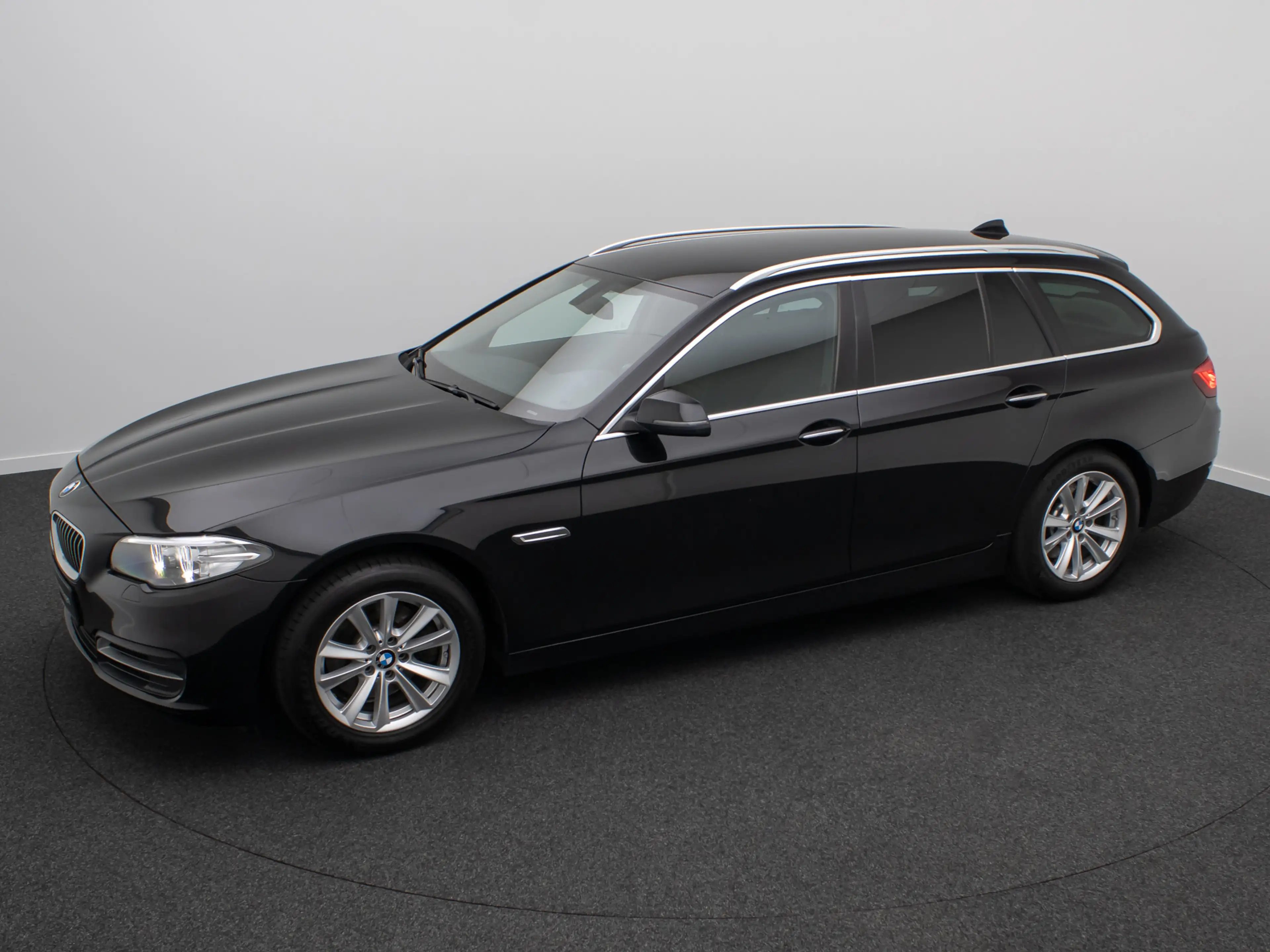 BMW 520 GeschwindigReg PDC HiFi NaviBusiness Lordos — photo 12