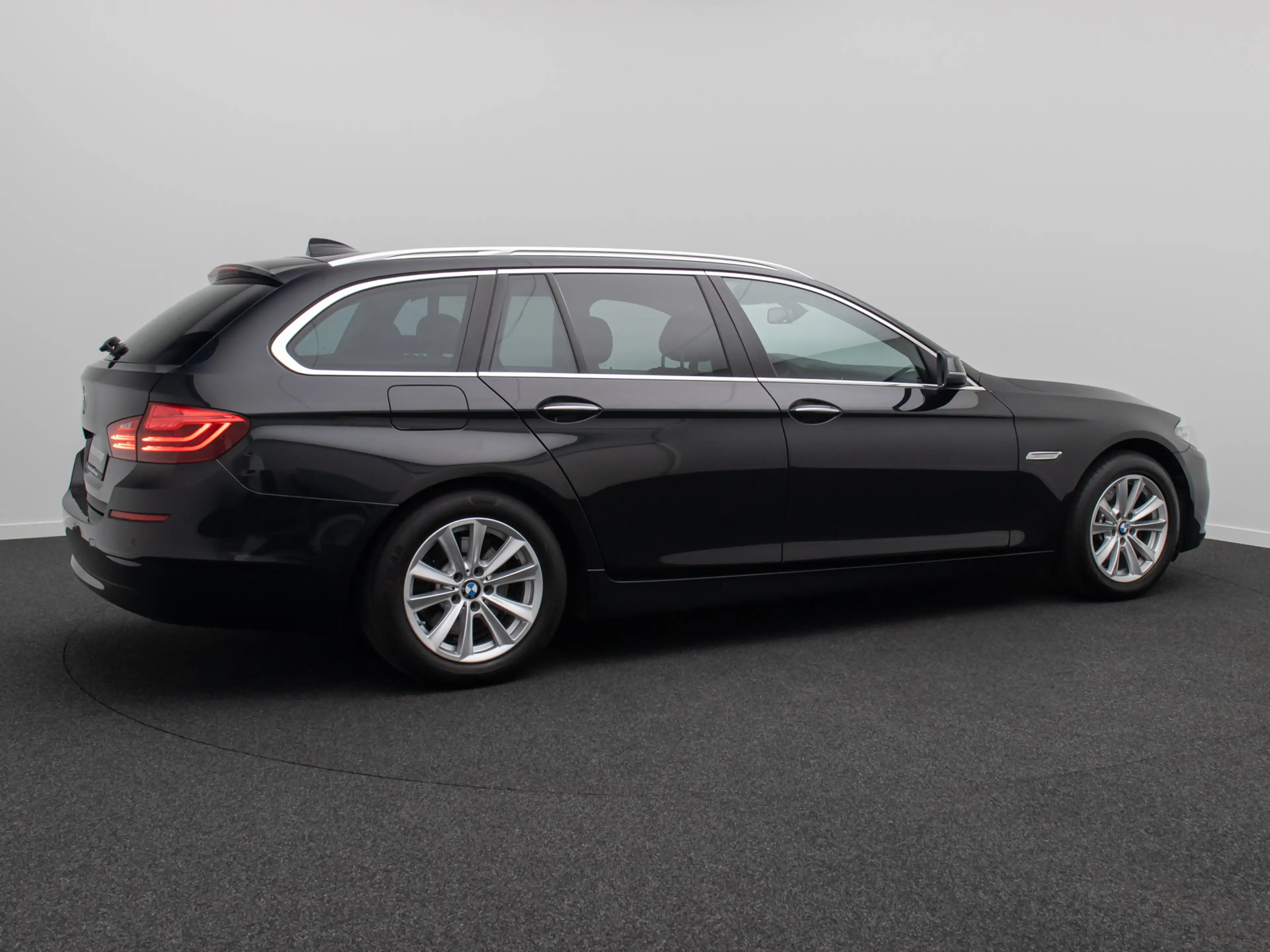 BMW 520 GeschwindigReg PDC HiFi NaviBusiness Lordos — photo 6