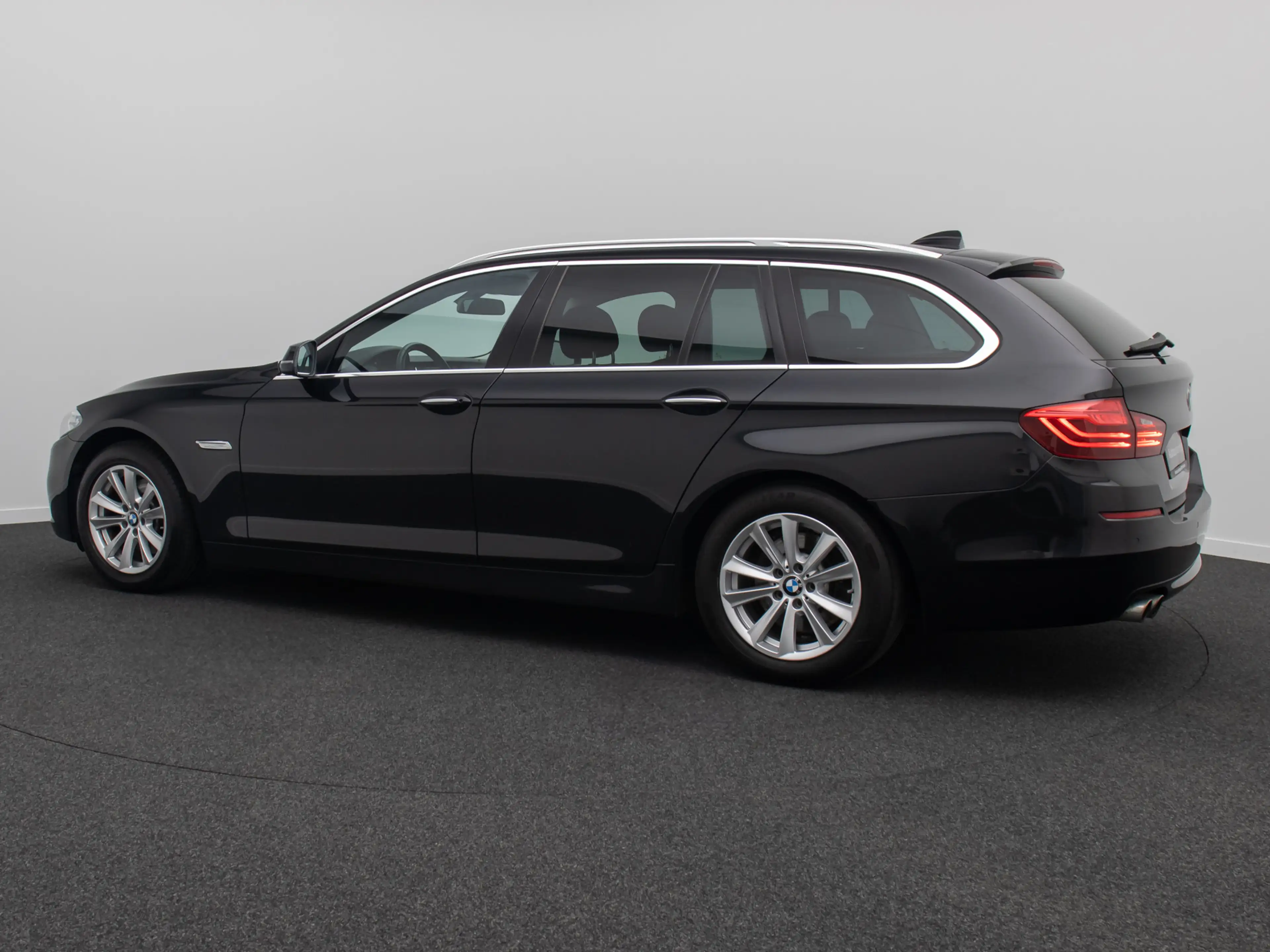 BMW 520 GeschwindigReg PDC HiFi NaviBusiness Lordos — photo 10