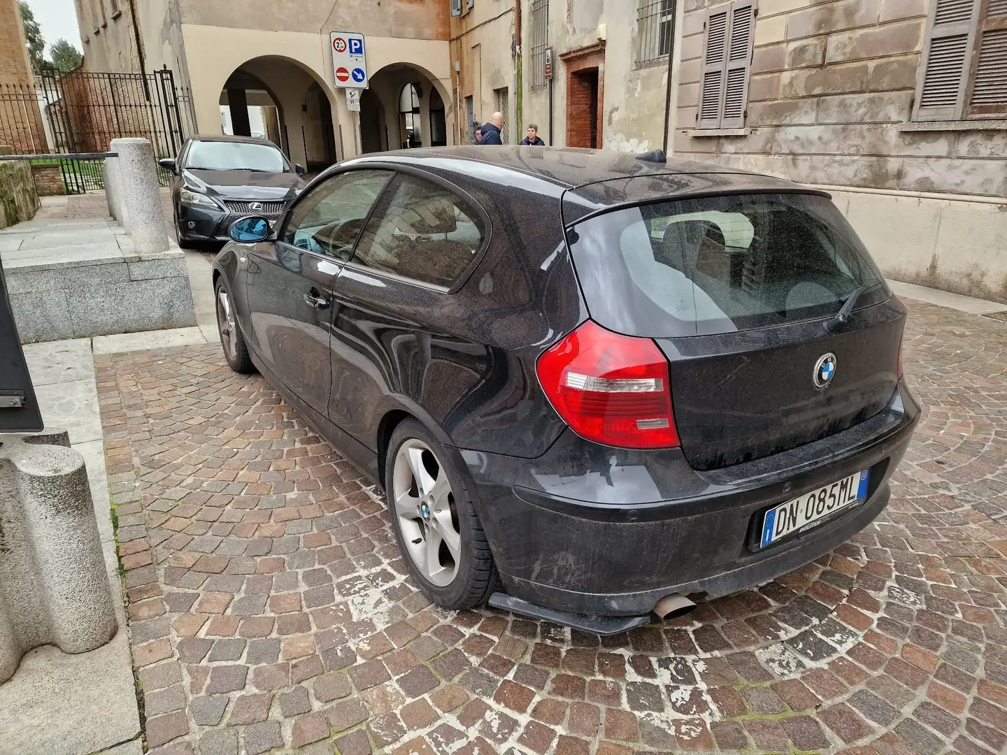 BMW 116 116i 3p Futura Nero - 2