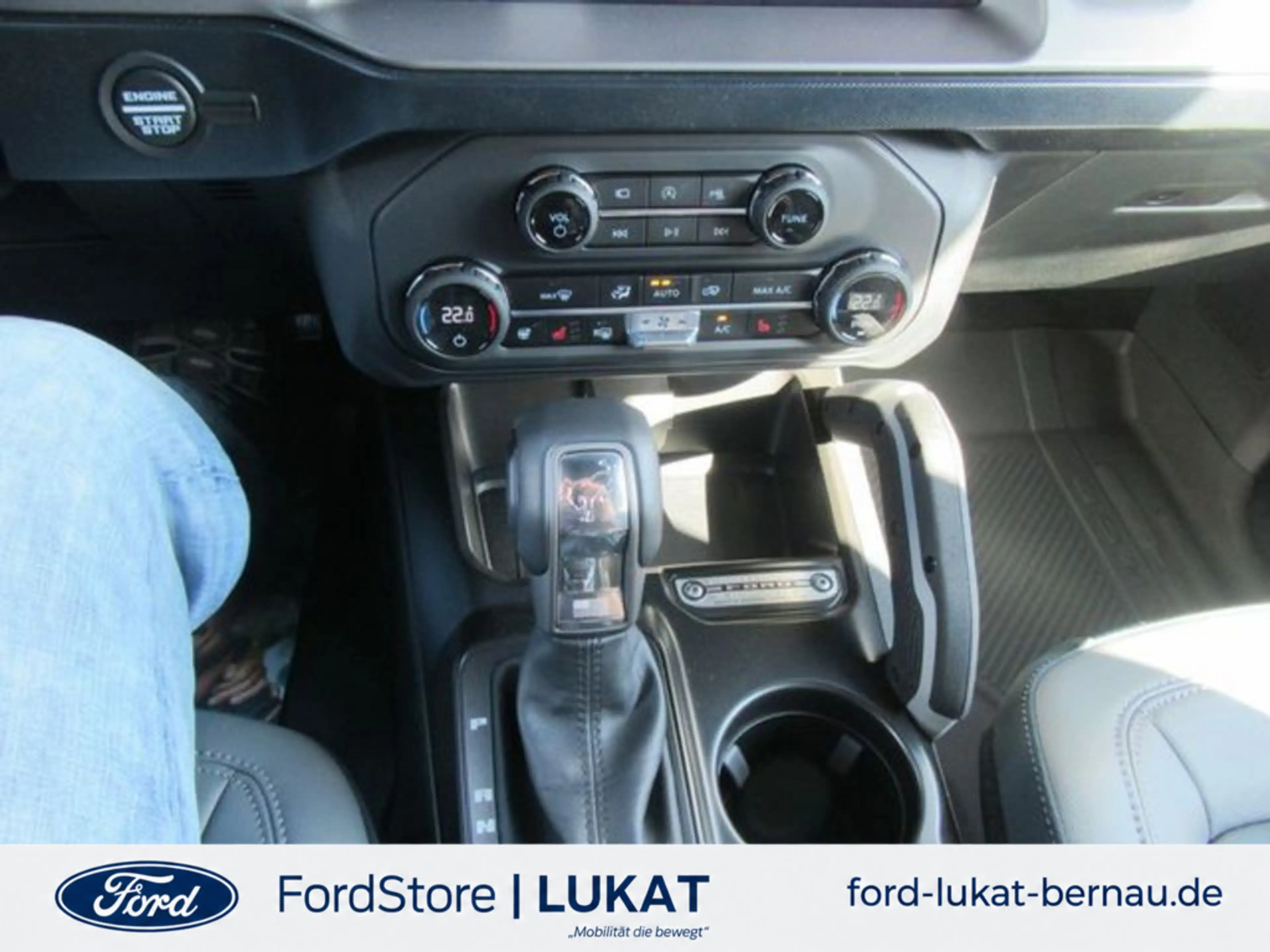 Ford Bronco 2.7 EcoBoost V6 Outer Banks — photo 3