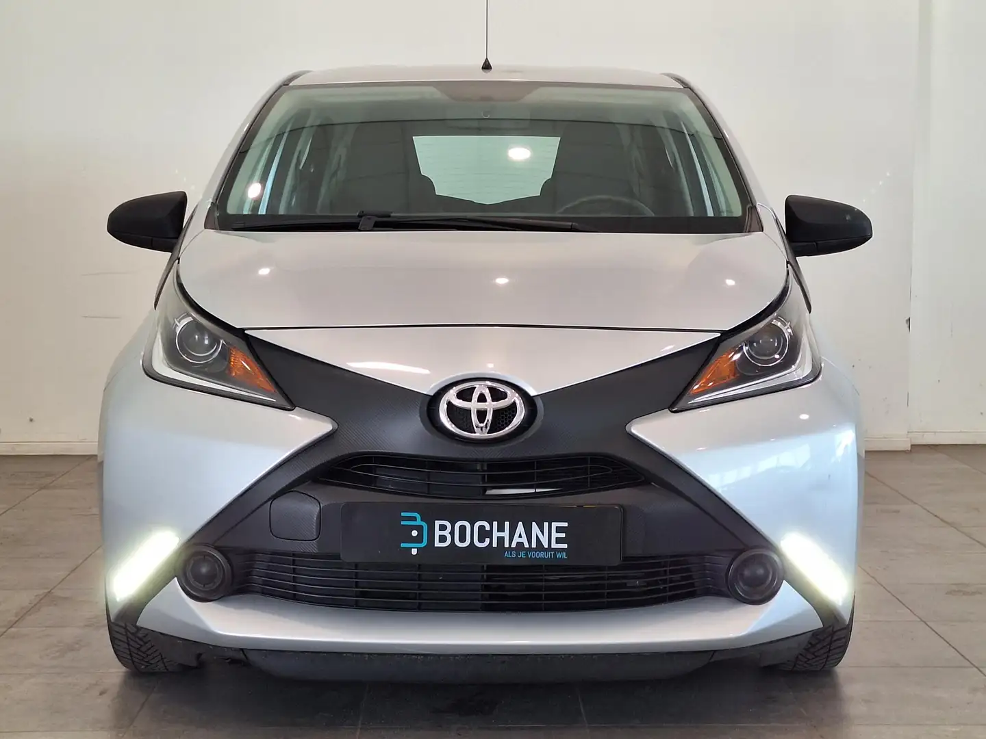Toyota Aygo 1.0 VVT-i x-now | 5-deurs | Airconditioning | Cent Grijs - 2