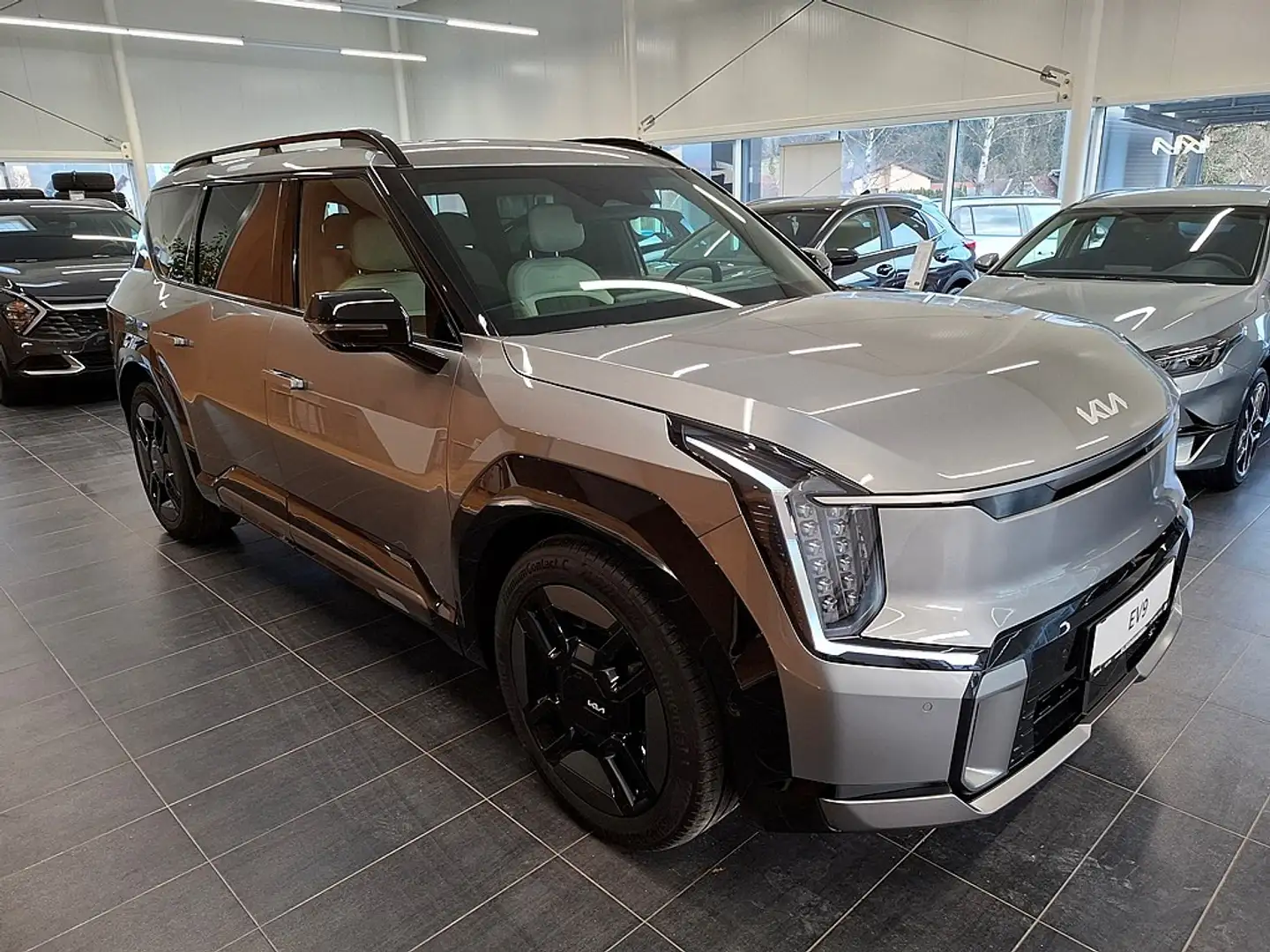 Kia EV9 AWD 99.8kWh GT-Line Aut. Grau - 2