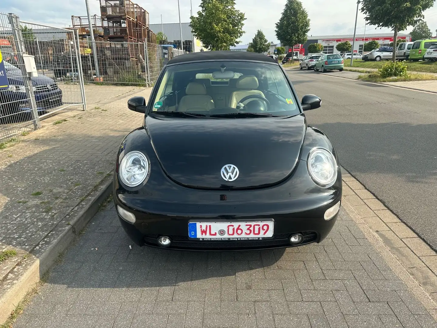 Volkswagen New Beetle Cabriolet 2.0 *TÜV 02/2026* Zwart - 2