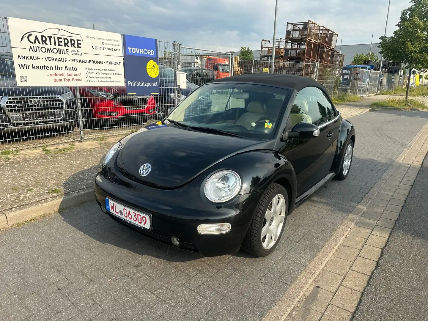 Volkswagen New Beetle Cabriolet 2.0 *TÜV 02/2026* Zwart - 1