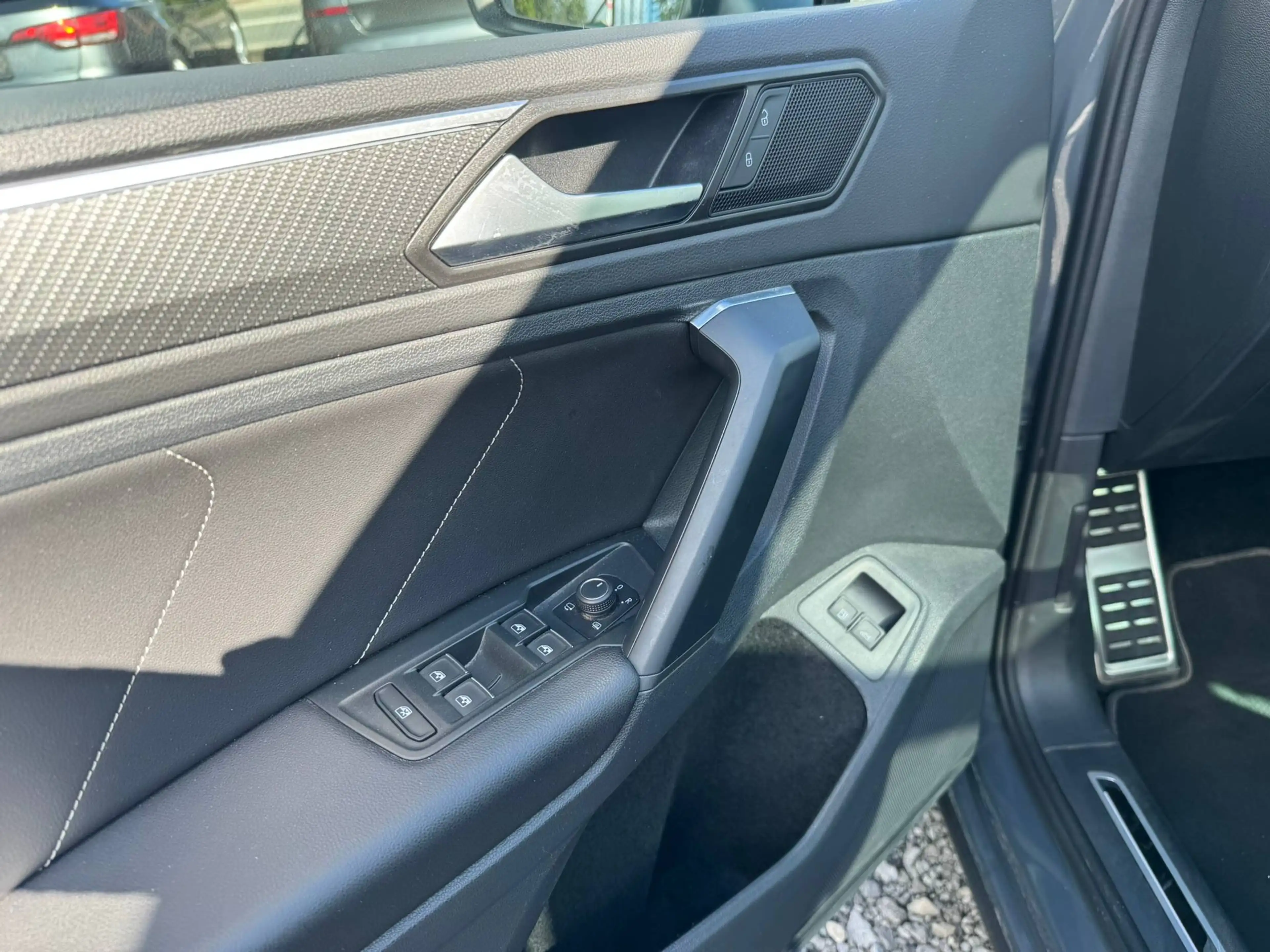 Volkswagen Tiguan Tiguan eHybrid 1.4 R-Line Business Premium OPF DSG (180 kW) — photo 10