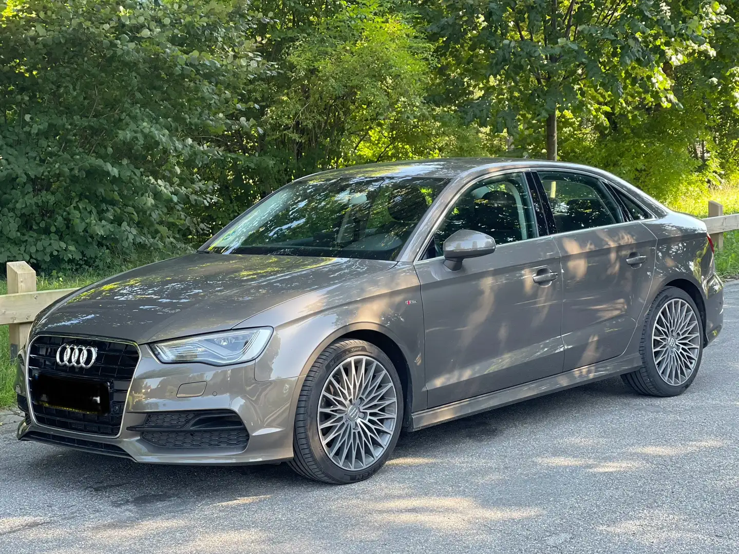 Audi A3 A3 1.8 TFSI S line Limousine Bang&Oluf LED AHK Grau - 1