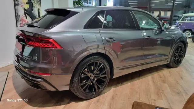 Audi Q8 view 4