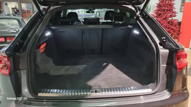 Audi Q8 view 12