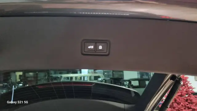 Audi Q8 view 16