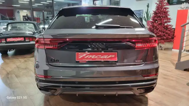 Audi Q8 view 13