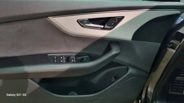 Audi Q8 view 14