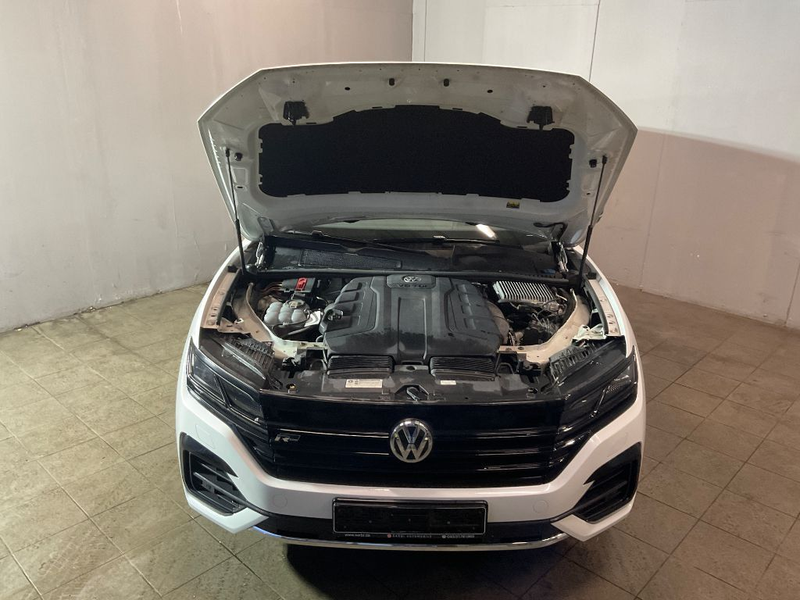 Volkswagen Touareg R-Line 4Motion V8 TDI — photo 8