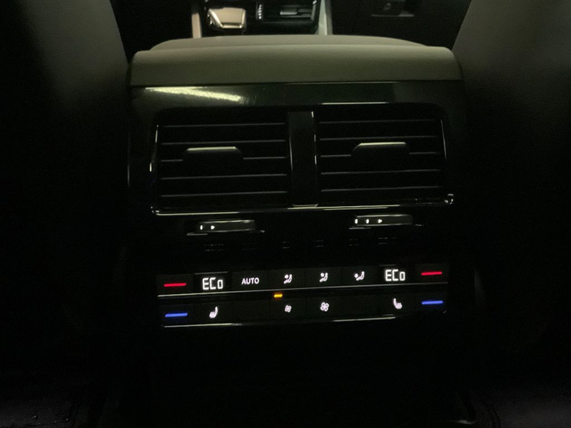 Volkswagen Touareg R-Line 4Motion V8 TDI — photo 13