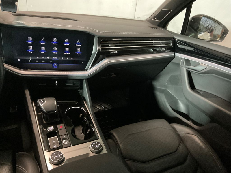 Volkswagen Touareg R-Line 4Motion V8 TDI — photo 10