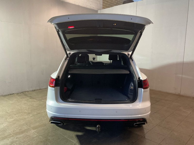 Volkswagen Touareg R-Line 4Motion V8 TDI — photo 7