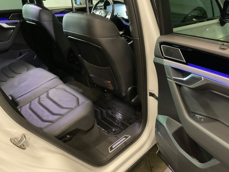 Volkswagen Touareg R-Line 4Motion V8 TDI — photo 14