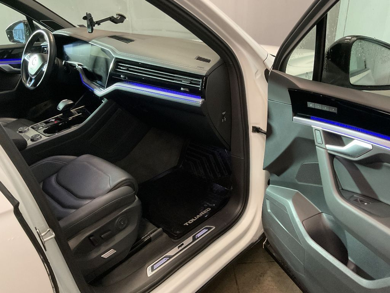 Volkswagen Touareg R-Line 4Motion V8 TDI — photo 15