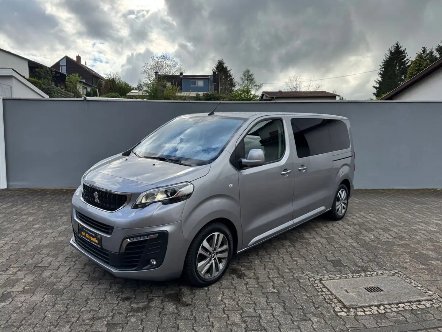 Peugeot Traveller Business VIP L2 Grau - 1