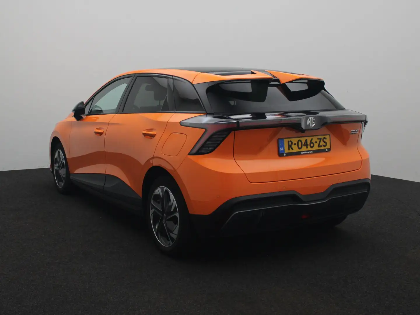 MG MG4 Long Range Luxury 64 kWh | Navigatie | Led Koplamp Oranje - 2