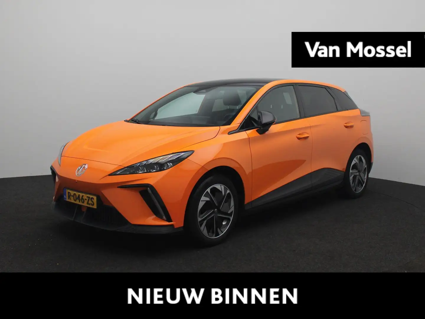 MG MG4 Long Range Luxury 64 kWh | Navigatie | Led Koplamp Oranje - 1