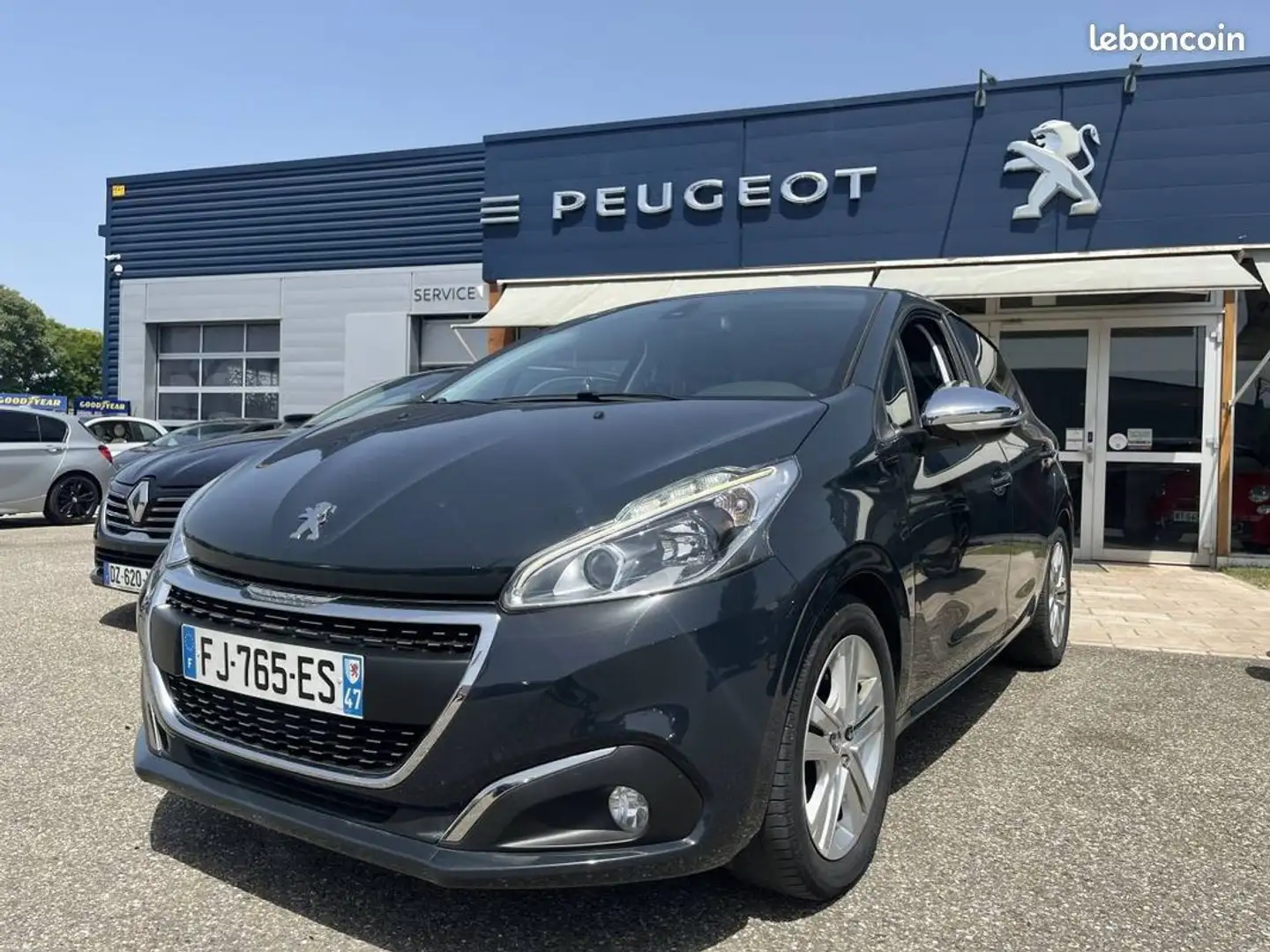 Peugeot 208 Puretech 82 Signature Grau - 1