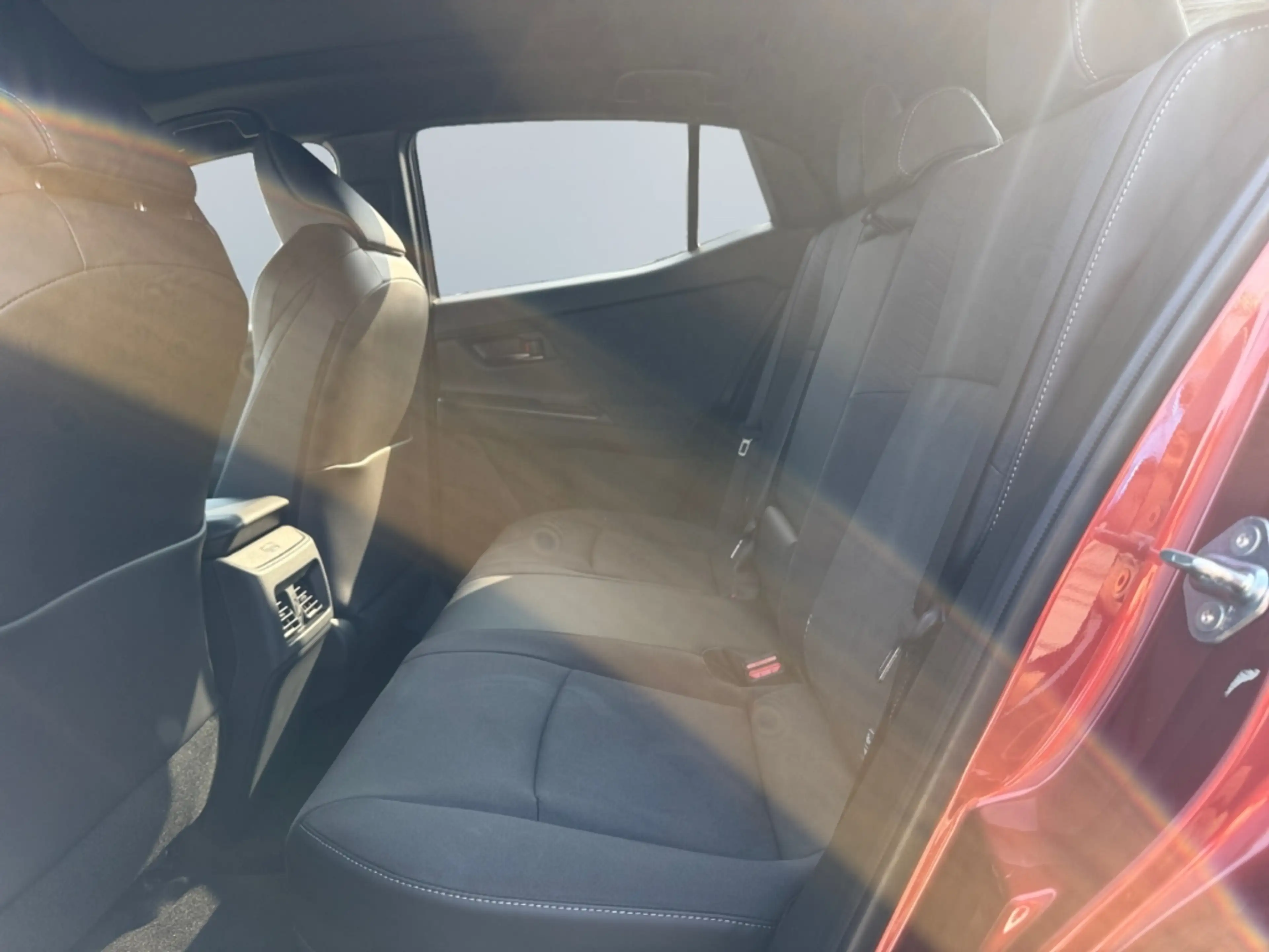 Toyota C-HR+ BEV 252kW ECV 4x4 5-tuerig - SUV LOUNGE p — photo 14