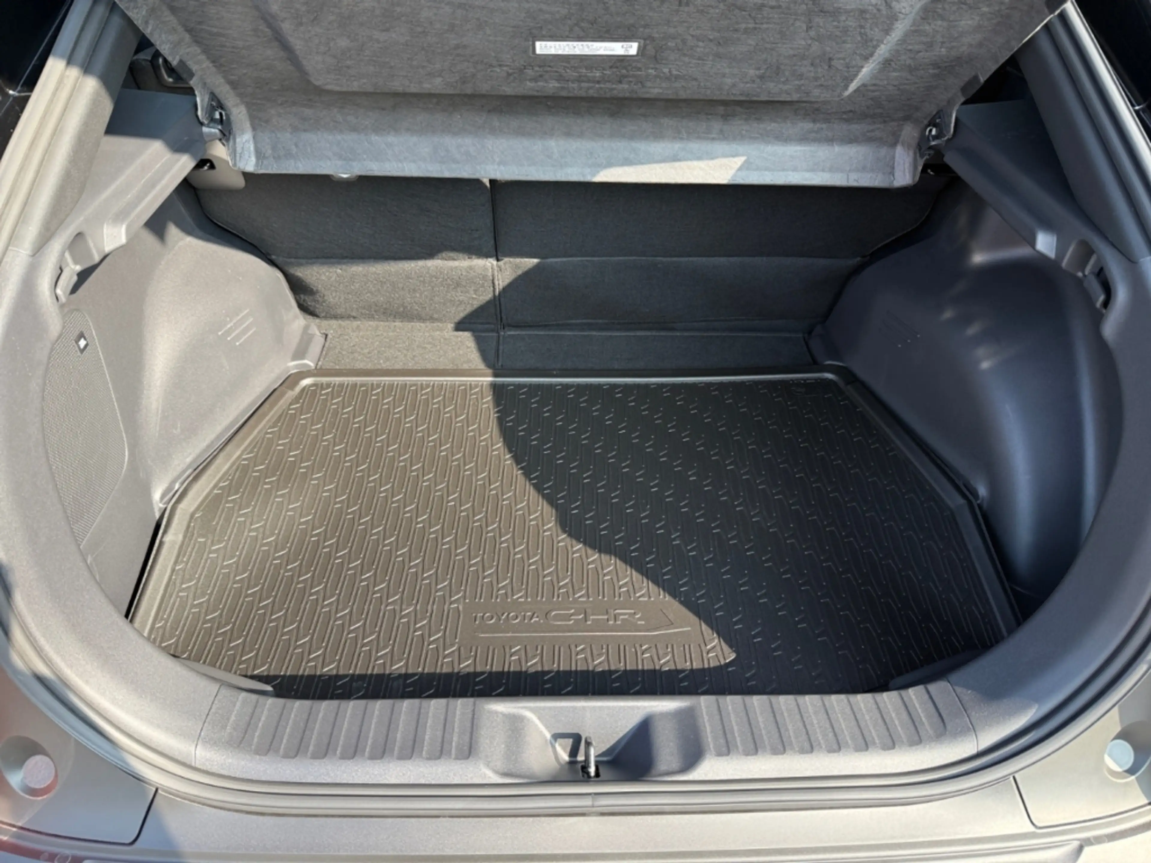 Toyota C-HR+ BEV 252kW ECV 4x4 5-tuerig - SUV LOUNGE p — photo 15