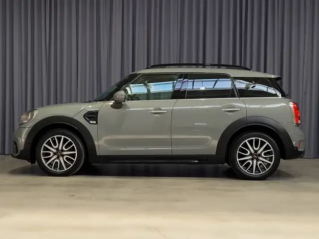 Mini Countryman view 2