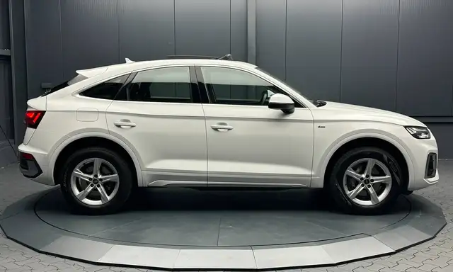 Audi Q5 view 5