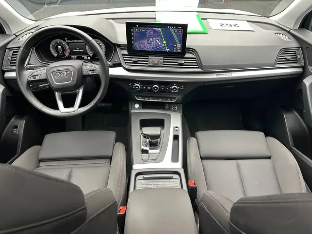 Audi Q5 view 10