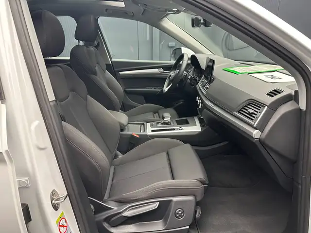 Audi Q5 view 8