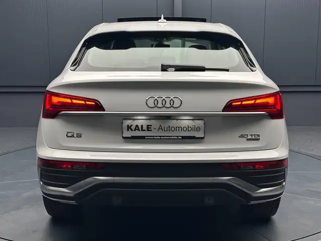 Audi Q5 view 4